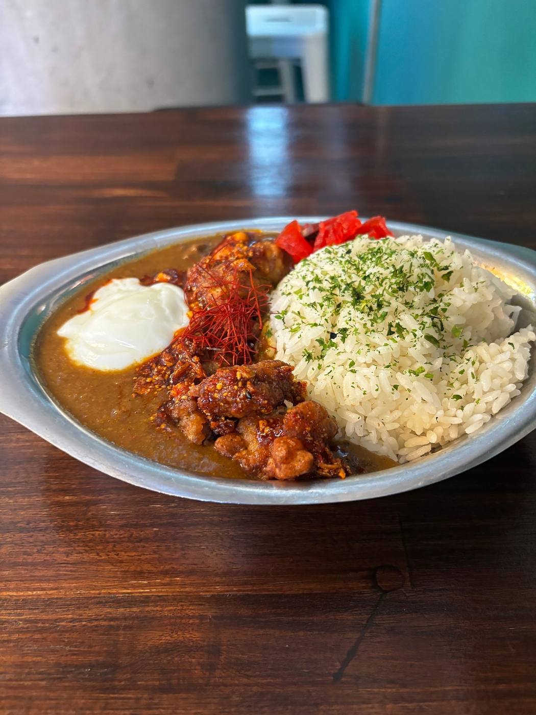 Japanese Fried Chicken curry at Gyo Gyo En: Area 206 curry, rice, red pickles and chili threads on a metal plate